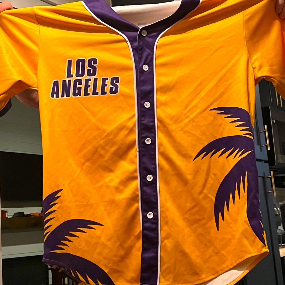 This is a LA lakers jersey